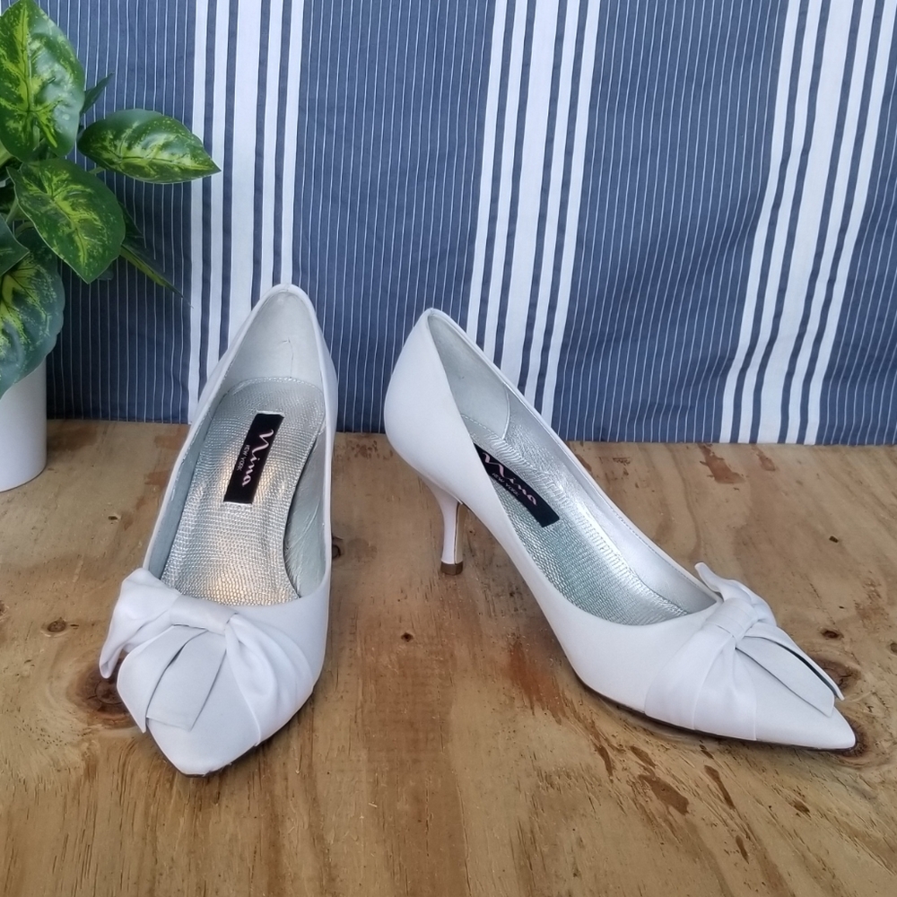 New Nina Paladin White Luster Satin Shoes size 7.5